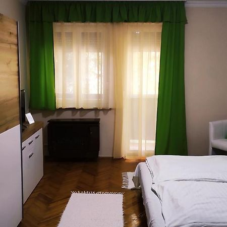 Viva Apartman Sarvar Ngoại thất bức ảnh