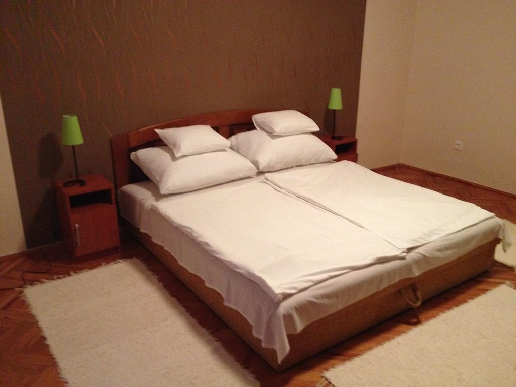Viva Apartman Sarvar Phòng bức ảnh